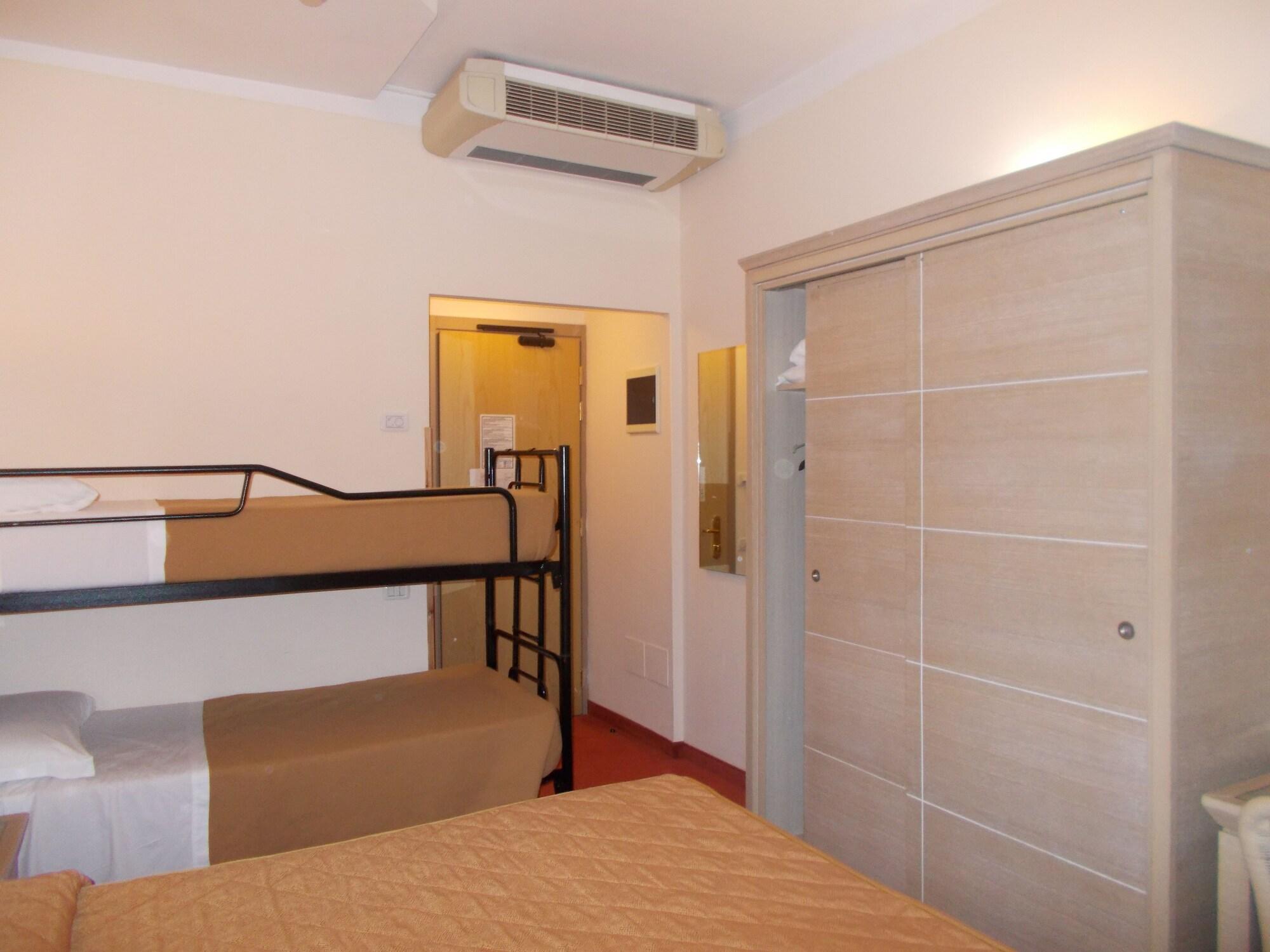 Hotel Nedy Марина ди Маса Екстериор снимка