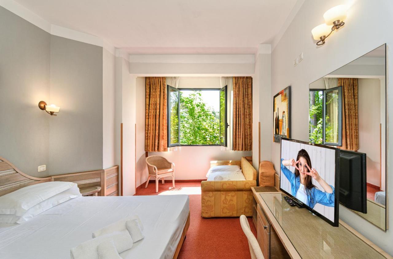 Hotel Nedy Марина ди Маса Екстериор снимка