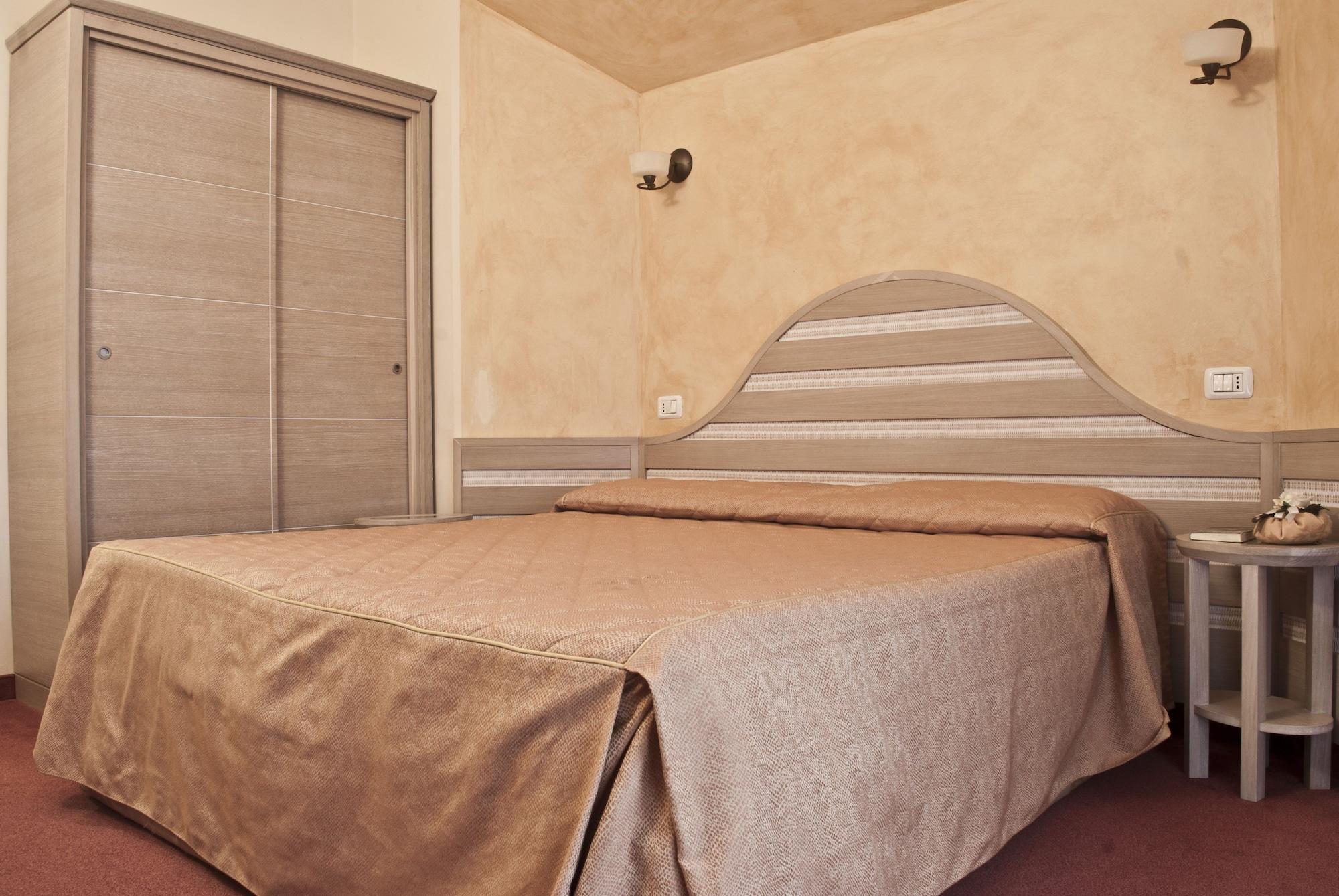 Hotel Nedy Марина ди Маса Екстериор снимка